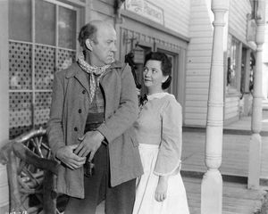 케네디와 패치 켈리 in In Old California(1942)