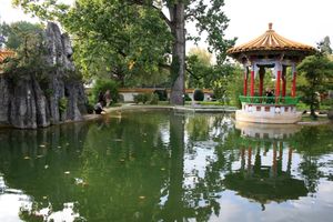 연못과 섬의 정자