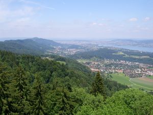 알비스 산맥에서 랑나우 암 알비스와 질 계곡의 다른 여러 빽빽한 마을을 바라본 모습