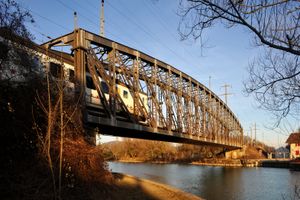 라텐의 질강에 놓인 철교