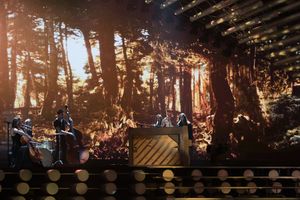 유로비전 리허설에서 "Playing with Numbers"를 공연하는 몰리 스털링.