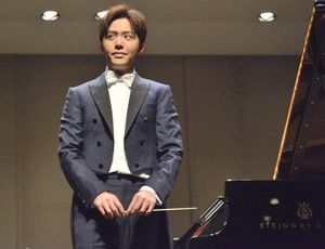 2018년 콘서트에서 지휘하는 리윈디