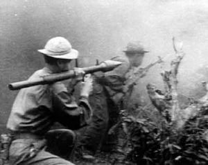 소련제 RPG-2를 사용하는 북베트남 군인