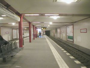 2004년의 슈바르츠코프슈트라세역. 1961년부터 1990년까지 폐쇄된 "유령역" 중 하나였다.