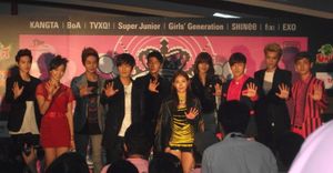 방콕에서 열린 SMTOWN Live World Tour III 기자 회견에 참석한 SM 아티스트들.