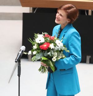 2021년 기페이 상원 취임식에서 키핑