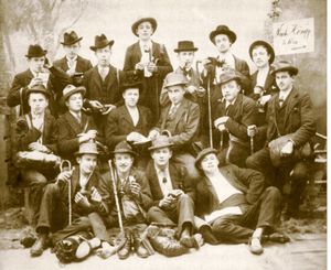 취리히의 독일 사회 민주당원. 제베링은 뒷줄, 팻말 옆 두 번째에 있다.