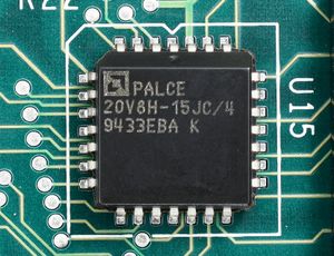 28핀 PLCC의 AMD PALCE 20V8H-15JC