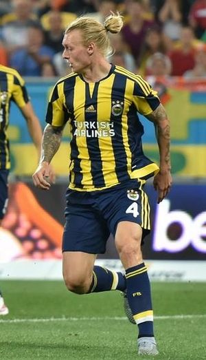 2015년 페네르바흐체에서 샤흐타르 도네츠크와의 UEFA 챔피언스 리그 경기에서 뛰는 키예르