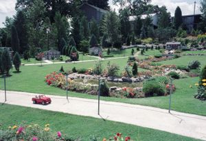 과거 컬렌 가든 앤 미니어처 빌리지(Cullen Gardens and Miniature Village), 휘트비, 온타리오주
