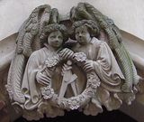 루프레히트관 입구 위의 천사상