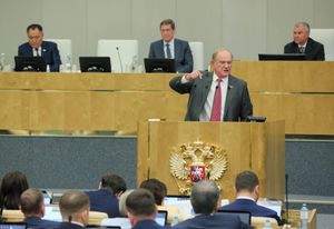 러시아 연방 공산당(CPRF) 지도자 겐나디 주가노프는 반격이 시작된 후 처음 열린 국가 두마 회의에서 동원을 촉구했다.