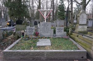 바르샤바의 포본스키 묘지에 있는 스테판 로베츠키의 무덤