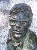 카토비체에 있는 치불스키의 부조