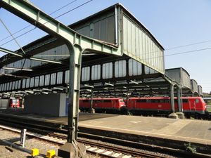 "떠다니는" 승강장 지붕