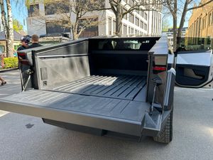 열린 후면, 파운데이션 시리즈