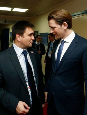 2015년 12월 3일 오스트리아 외무장관 세바스티안 쿠르츠와 회담