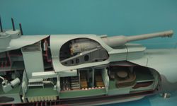 본급의 30.5cm포의 구조를 나타낸 모형.