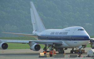 2003년 5월, 글로벌 평화 이니셔티브 소속의 N4522V