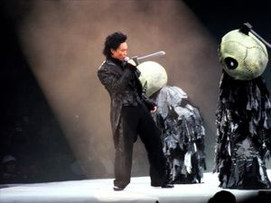 2006년 공연하는 천이쉰