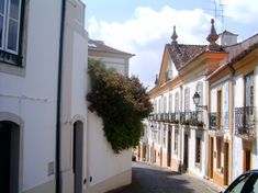 아브란트스 시의 옛 시가지에 있는 역사적인 도로 중 하나인 Rua de Abrantes