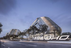 훙차오 SOHO, 스카이 소호로도 알려짐; 자하 하디드 설계