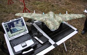 러시아군의 엘레론-3 드론의 제어 스테이션으로 사용되는 파나소닉 터프북 CF-31.