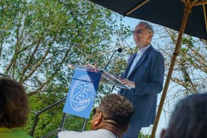 2023년 캘리포니아 대학교 샌디에이고에서 연설하는 제이콥스