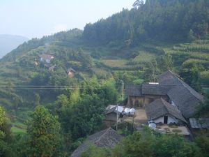 바둥 현 시추완 향의 G209 인근 시골 풍경
