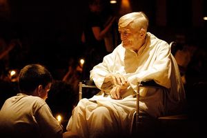 2003년 기도하는 떼제 공동체의 창립자 로제 형제