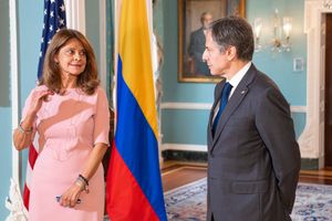 마르타 루시아 라미레스가 2021년 미국의 국무장관 토니 블링컨과 함께 있는 모습