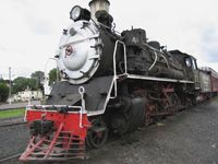 벤투 곤칼베스 기차역의 마리아 푸마사 증기 기관차. 기관차를 타는 것은 이 도시의 주요 관광 명소 중 하나이다.