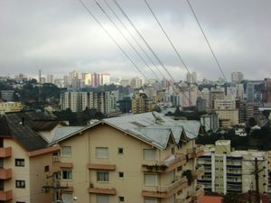 벤투 곤칼베스의 가파른 언덕에서 바라본 중앙 상업 지구의 모습.