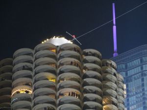 2014년 마리나 시티에서 줄타기 공연을 하는 닉 월렌다