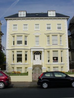 켄트 로지, 애덤스가 1929년부터 1983년까지 살았던 곳