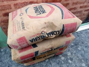 시멘트가 들어있는 종이 포대