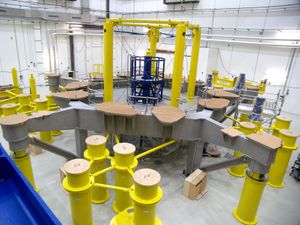 그라이프스발트 대학교 인근 막스 플랑크 플라스마 물리학 연구소의 연구 시설인 벤델슈타인 7-X 내부.