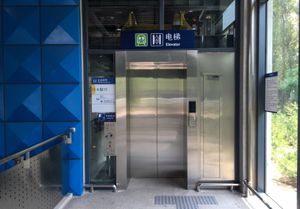 D 출구 엘리베이터