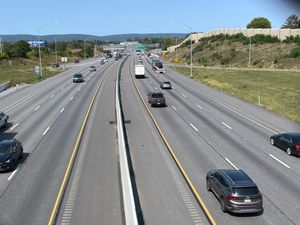 펜실베이니아주 프로그레스의 유니온 디포짓 로드 고가도로에서 바라본 I-83 북쪽 방향/US 322 서쪽 방향