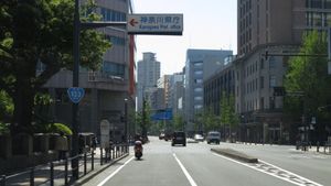 국도 제133호선 가나가와현청 부근 (2013년 4월)