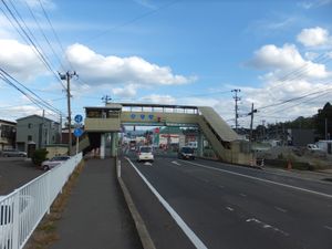 유리혼조시 스나고시타 교차점. 기점부터 니반제키 교차점까지 약 2km는 3개 국도의 중복 구간이다.