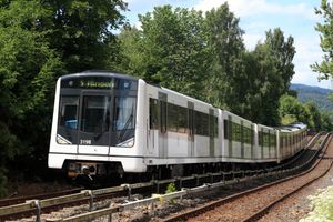 MX3000 차량이 환상선을 운행하고 있다.