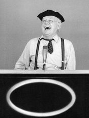 1974년 '할리우드 스퀘어'에서 찰리 위버로 출연한 아켓