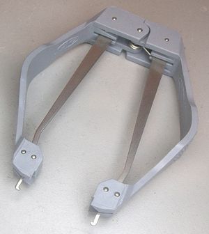 리드 칩 캐리어 추출 도구. 진공 픽업도 대신 사용할 수 있다.