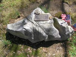 리 스트라스버그의 웨스트체스터 힐스 묘지에 있는 그의 무덤