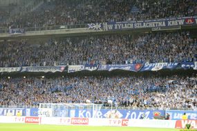 경기 중 레흐 포즈난 팬들