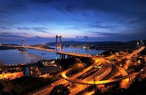 홍콩의 청마대교 개통(1997)