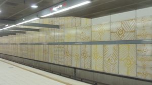 유니버설 시티역 동쪽 승강장