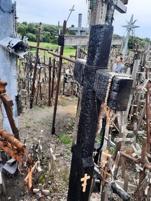 2021년 화재 후 십자가 언덕