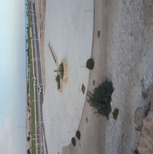 아인 흘레탄 우물의 원경